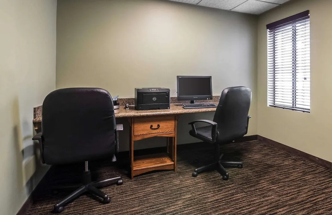 Clarion Inn & Suites Cortland - University Area-1